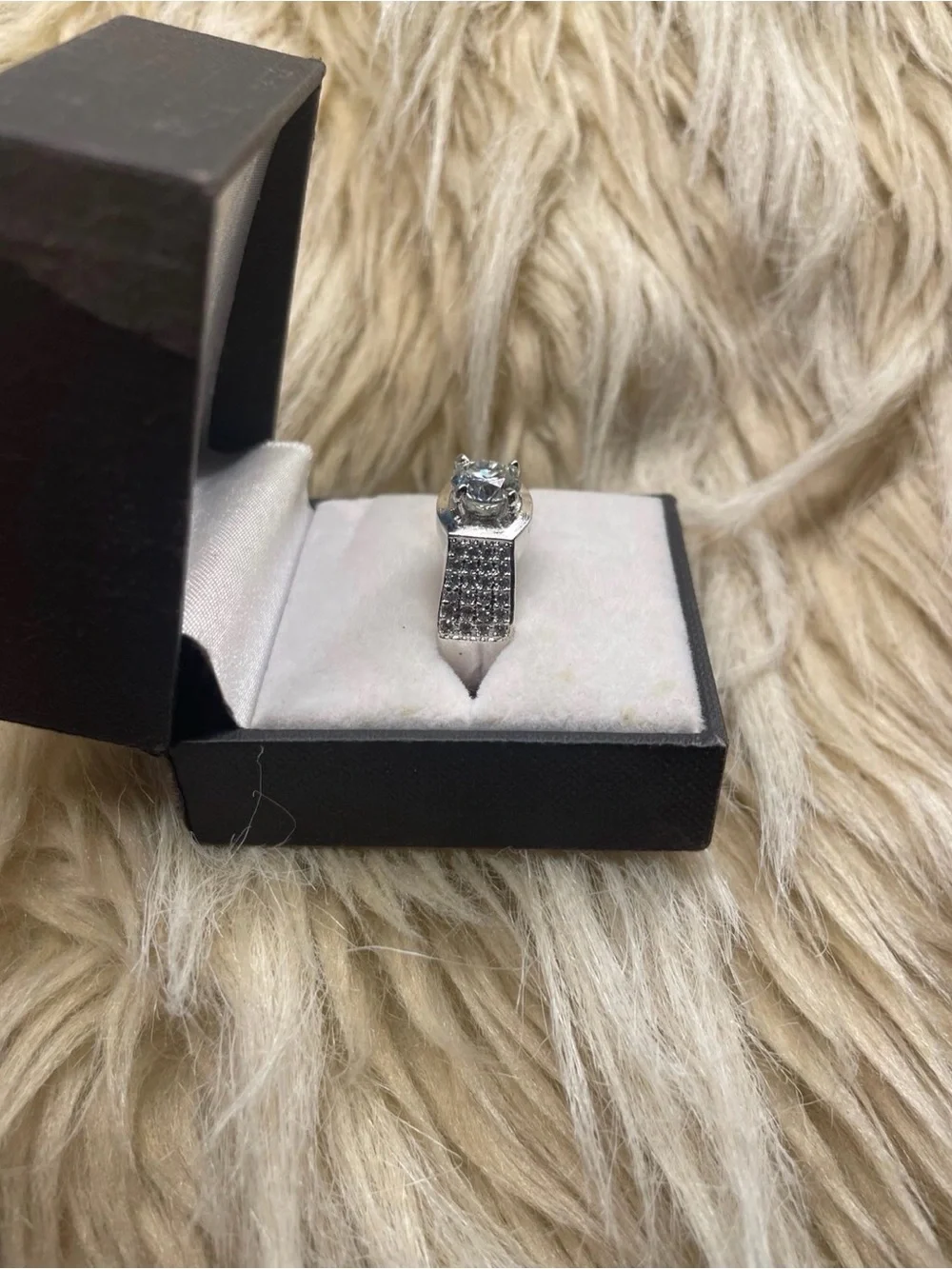Gorgeous Certified 2.77 Carat Round Brilliant Cut Moissanite Diamond Ring